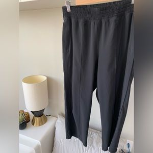 Lululemon wanderer crop size 10